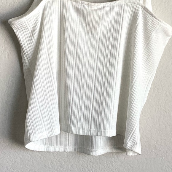 SUMMER CLOSEOUT ☀️ \H&M\• White Crop Tank - Picture 9 of 13